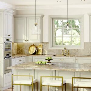A kitchen with Maple Pearl cabinets.