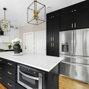 A kitchen with Maple Black cabinets.