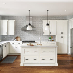 A kitchen with Maple Aveley cabinets.
